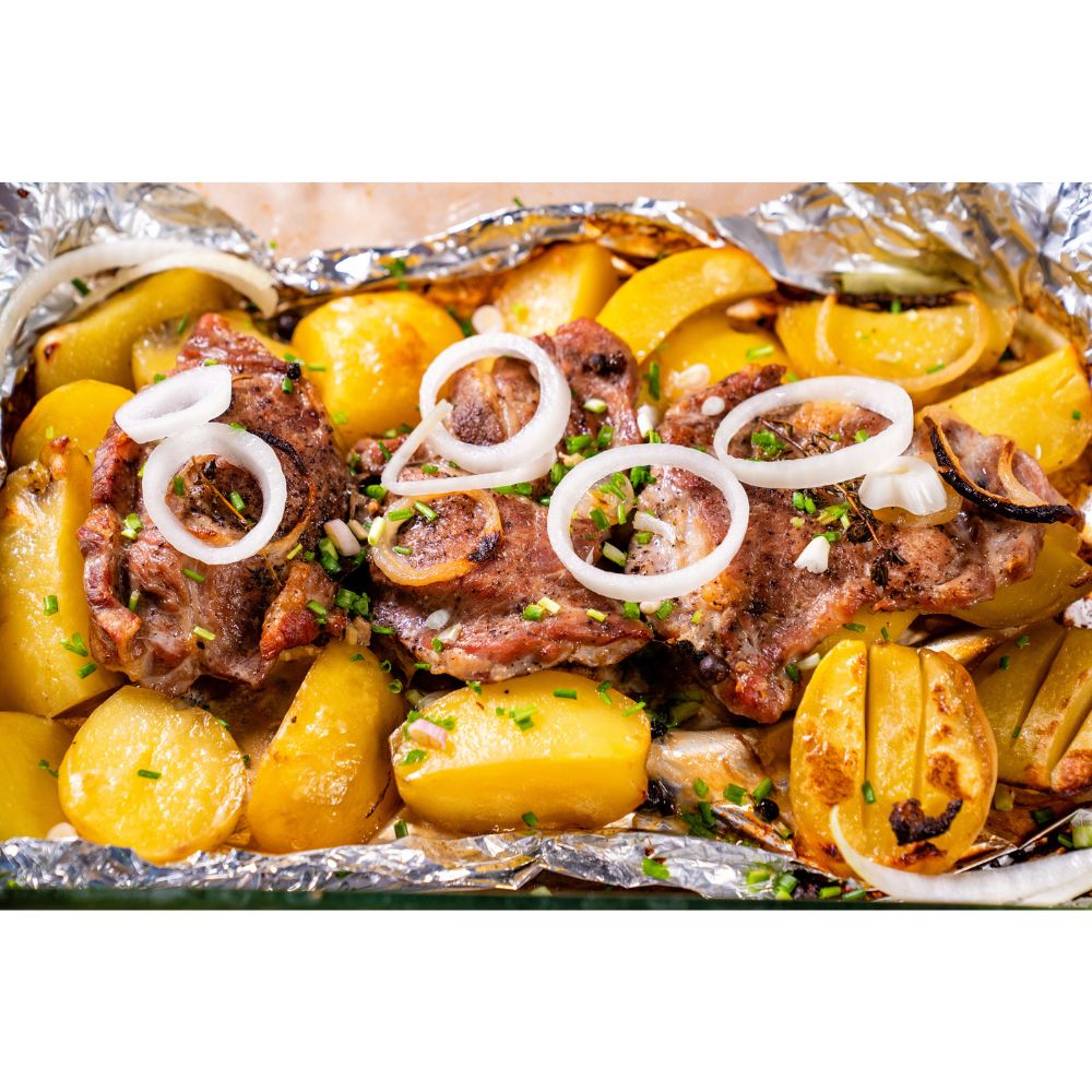 BAKED MEAT WITH VEGETABLES IN FOIL